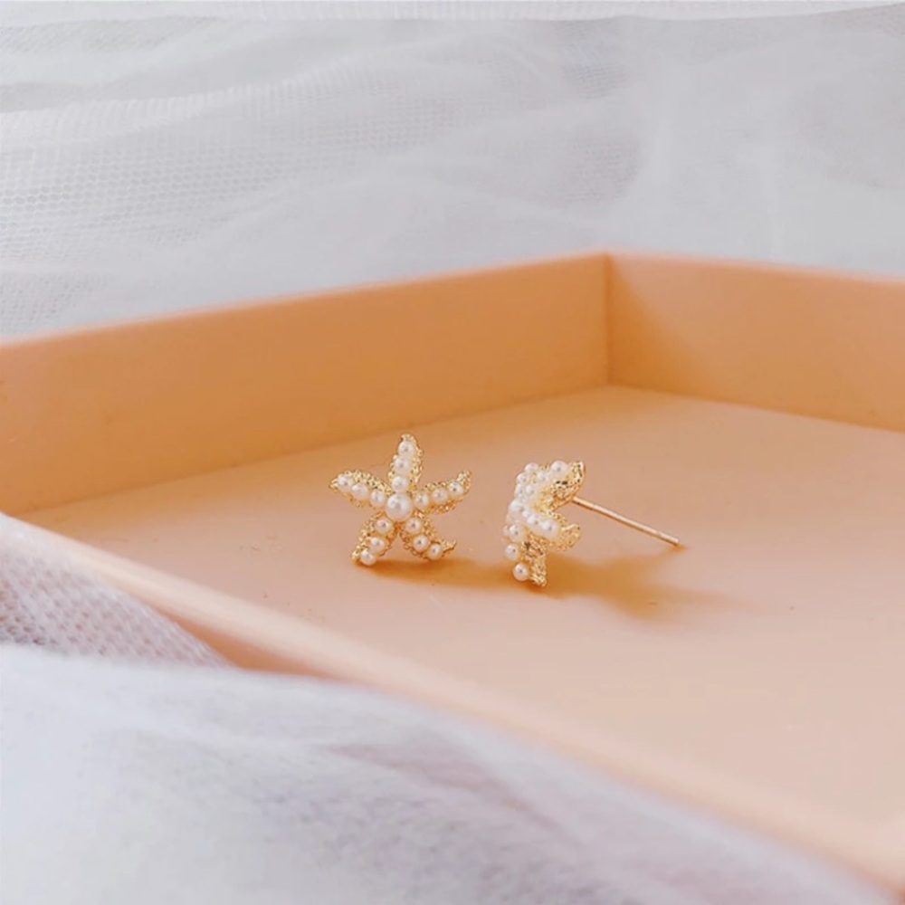 🔴 5/$20 Dainty pearl starfish earrings NEW - Picture 2 of 3